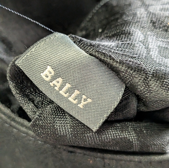 Bally Vintage Black Raw Silk Crossbody Bag with Gold Chain Detail - Picture 9 of 12